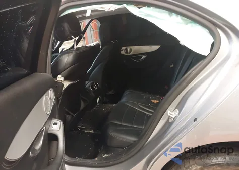 2015 Mercedes-Benz C 300 4Matic z USA, uszkodzony, nr VIN 55SWF4KB3FU016152